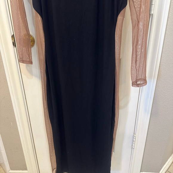 MAXI Black Lined & Tan Mesh Peek a Boo Shoulders & Sides Dress Size L NWOT - Picture 7 of 12